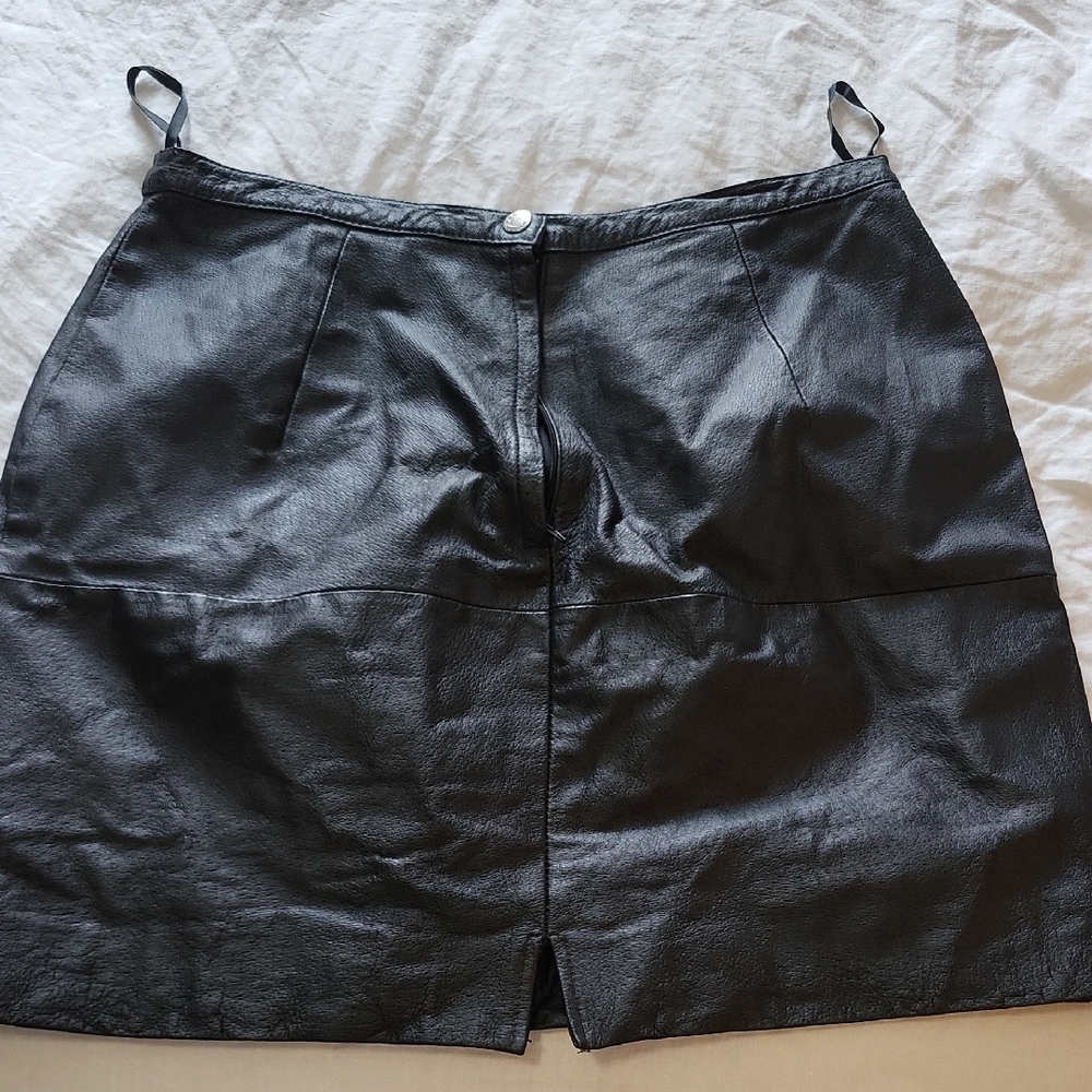 Chic Black Leather Skirt